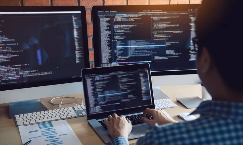 数据科学选型:R与Python如何赋能沁源县网站建设?